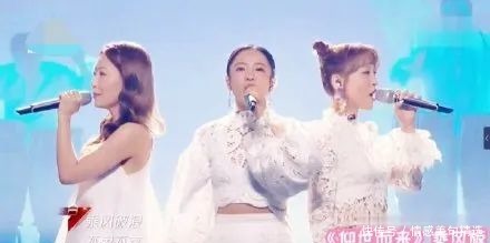 万茜|《浪姐》造型翻车万茜宁静辣眼睛,钟丽缇像跳老年迪斯科