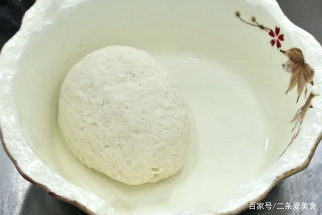  好吃|9月，面粉别再蒸馒头了，试试此做法，暄软劲道，好吃又顶饱
