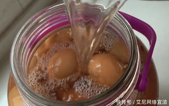 沙流油|怎样腌出不咸又个个起沙流油的咸鸡蛋40年的土方子,超简单