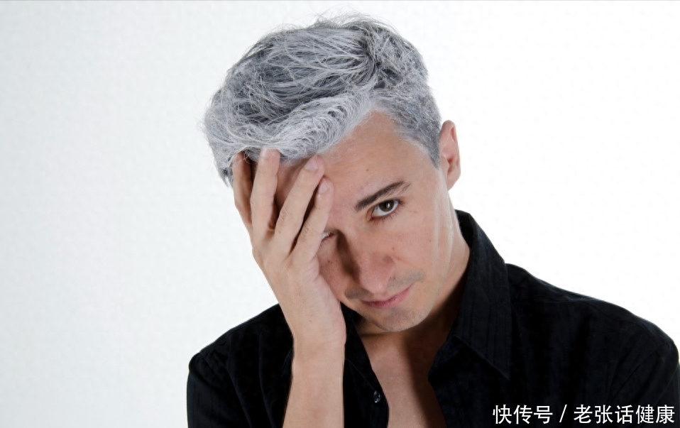 白头发越长越多是缺少哪些营养(白头发增多，未必是衰老了，或是体内缺乏4种营养素，要及时补充)