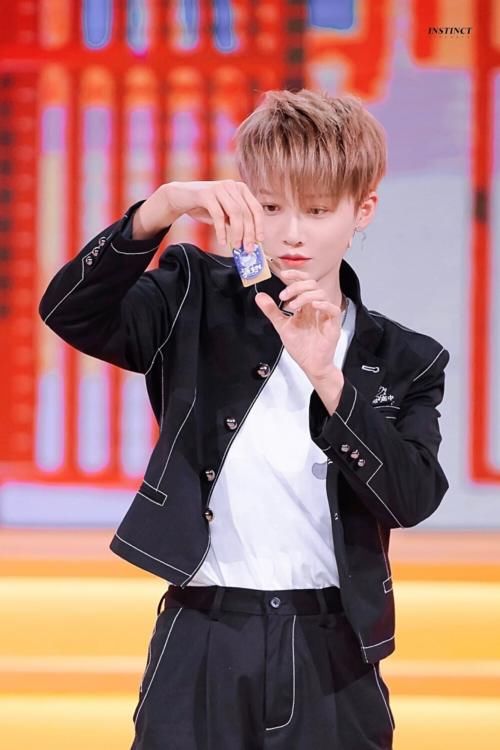  不止一次|刘雨昕情商引争议，不止一次在节目中打断虞书欣讲话，被吐槽综艺感极低