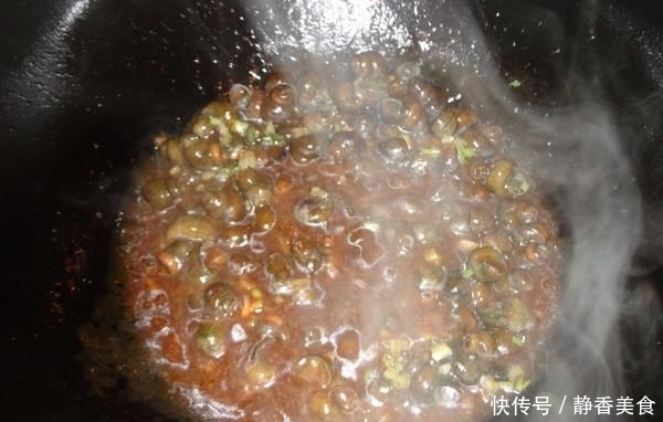 入适量|10斤田螺,闺蜜这样炒一锅,三人啤酒配螺蛳,真够味,真过瘾