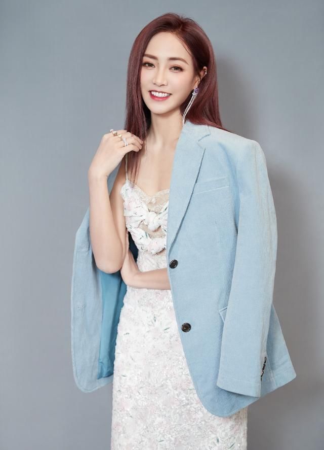  综艺|The9首次合体，参加综艺《非日常派对》，发布会上白蓝穿搭超清爽