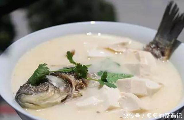 大厨|做鱼汤时,应该用冷水还是热水大厨一旦用错,鱼汤不白还很腥