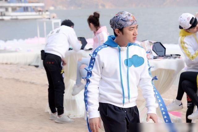  奔跑吧兄弟|王祖蓝在《跑男》戴头巾，在别的节目却不戴，这是为什么？