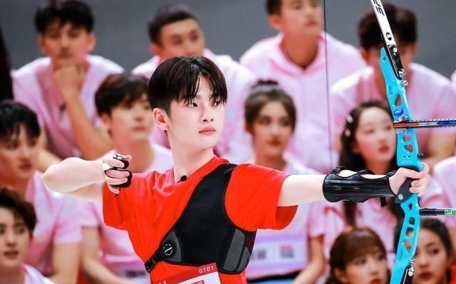 一雪前耻|《超新星运动会》热血开赛,明星队经验老道,周震南一雪前耻?