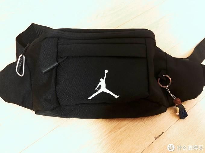  社畜|入职一年的年轻人每天都背什么？一个浑浑噩噩社畜的EDC