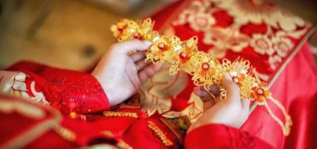 说法|旧时北方婚礼上的那些忌讳，盖井盖，撒五谷，捅窗户纸各有说法