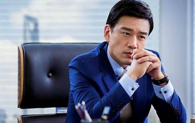  王耀庆|46岁王耀庆上节目，“超短裤”惊呆众人，节目导演笑出猪叫声