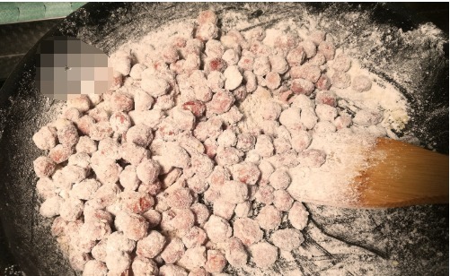 吃法|天冷花生米别再油炸了,教你一个新吃法,10分钟出锅,好吃嘎嘣脆