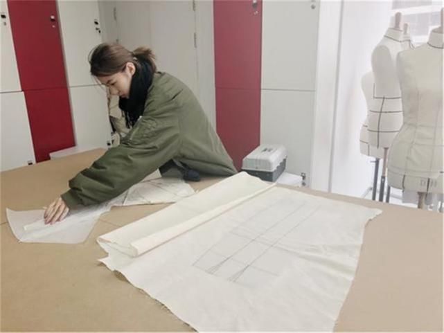  吃饭|变形记16岁女“巨婴”：日花销过万、吃饭要人喂，现在已脱胎换骨。