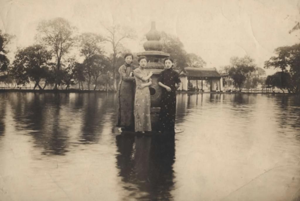  镜子|自拍，忍不住用镜子？论看脸时代的“镜花水月”