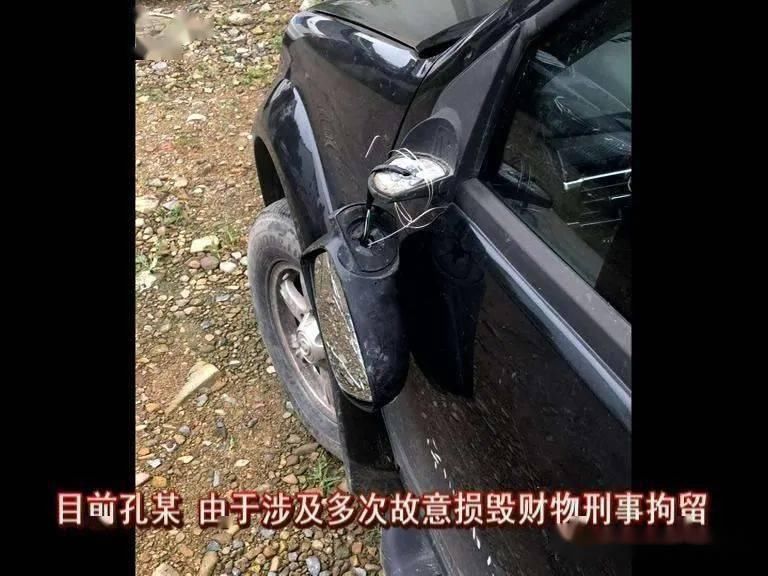  活见鬼|一个月被掰5次后视镜，车主一看监控真是活见鬼了……