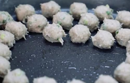 超弹|顺德一家上过央视的美食店，一块手打鱼饼做得超弹牙，生意很火爆