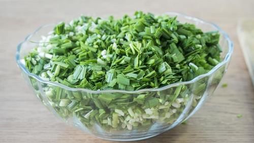 迷上|最近早餐迷上这道面食，一擀一卷，咬一口满嘴香，三伏天要多吃