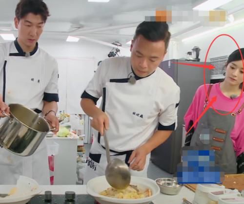  大厨|林大厨连续打碎仨砂锅，谁注意赵丽颖的反应？下意识的做法太圈粉