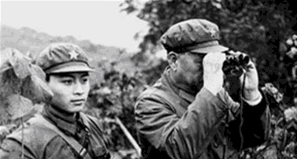 八路军|日军3万人将我军300人包围，此人拿望远镜一看，下令：进攻