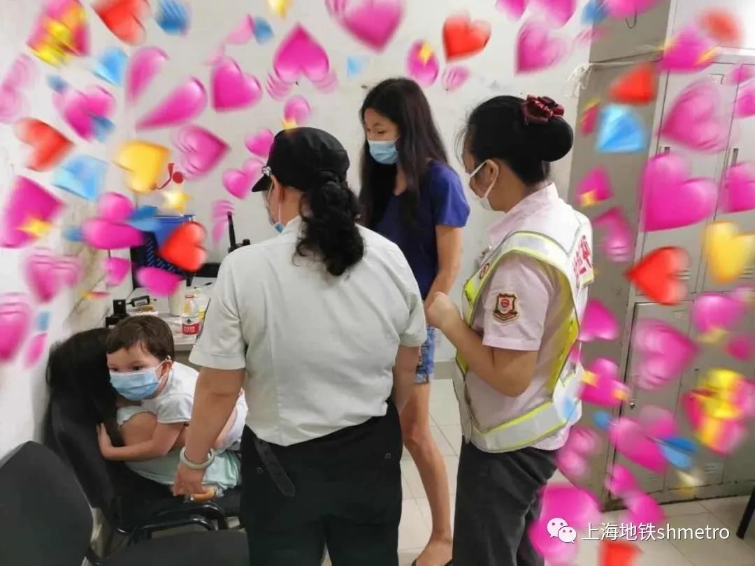 独自|8岁女孩乘地铁送爸爸去虹桥机场，独自返程，一觉睡来快到浦东机场……