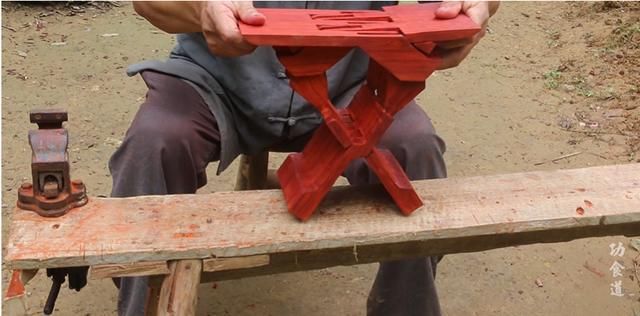  木头|继李子柒后，63岁木工大爷火爆外网，他凭什么月入60万？