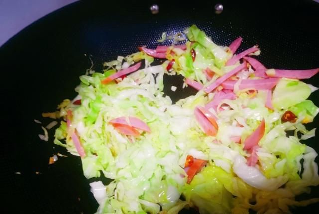 美味|苞菜这样做，颜色红绿清爽，搭配营养美味，喜欢吃吗？！