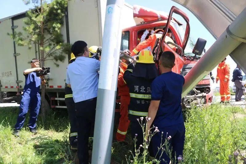  公安|沽源公安交警大队联合消防、医院成功救助交通事故伤者！