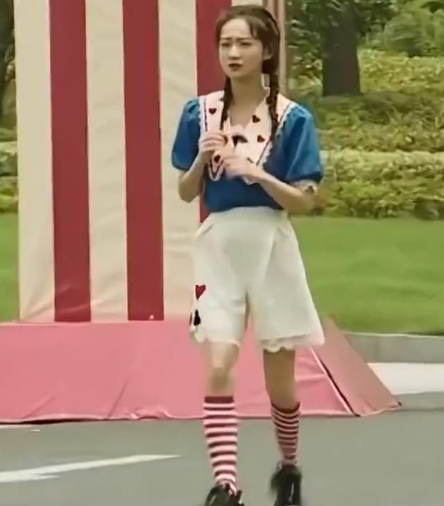  迎来|奔跑吧8下期迎来吴谨言，预告一闪而过她身影，生图显现真实腿型