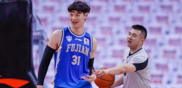  连续|广厦惨败福建，孙铭徽上演CBA个人英雄，难敌三驾马车齐头并进！