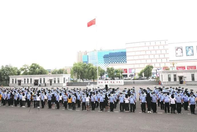  网络|抓获117人！市公安局举行电信网络诈骗案抓捕组凯旋欢迎仪式！