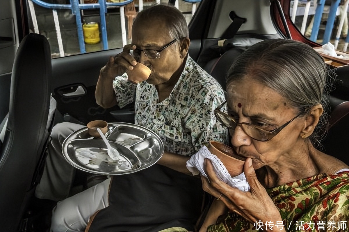 胃不好的人怎么吃饭才能养胃(妙招：胃不好的人，吃饭时多做这3件事，不仅吃得少还能养胃)