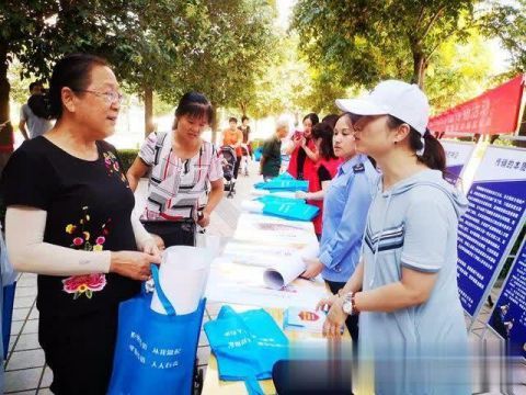 走进|临潼：走进社区，教居民如何辨别电信诈骗新套路