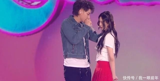 黄晓明|芒果818晚会如大型蹦迪现场,黄晓明跳舞似抽筋,王一博嗨翻全场