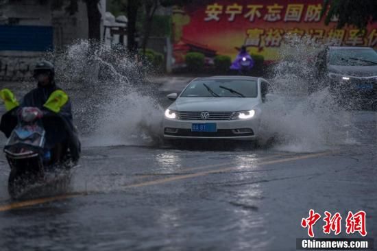 强降雨|台风“森拉克”擦过海南三亚 琼岛出现强降雨天气