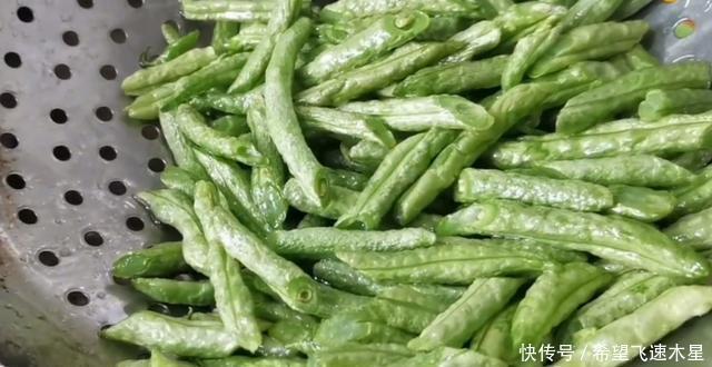 下入锅中|四季豆怎么做最好吃教你下饭做法,香辣开胃,太解馋了
