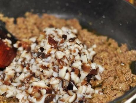  健康|香菇肉酱不用买了，20块钱做一碗，比超市的更健康，怎么拌都好吃