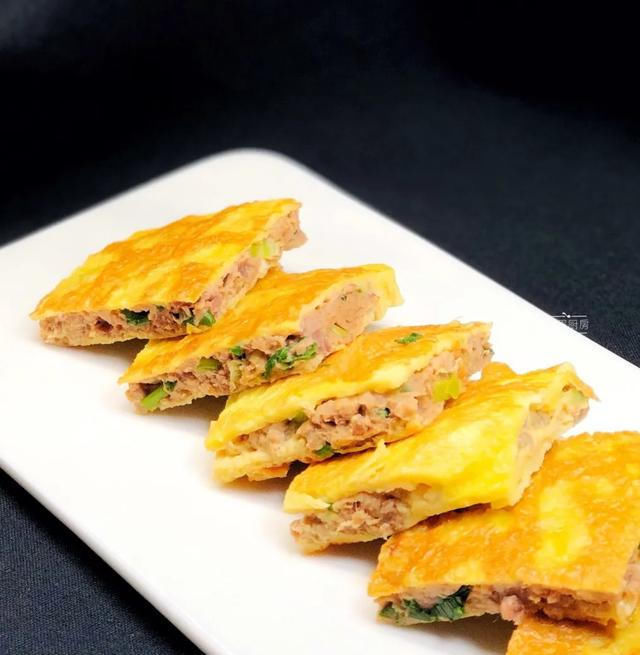  适量|早餐鸡蛋这样吃最美味，不加一滴水，两面煎一煎，简单三步就搞定