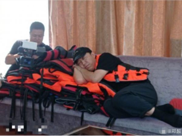  累倒|鹿晗陈赫黄渤录制综艺已累倒，邓超却趁机偷拍