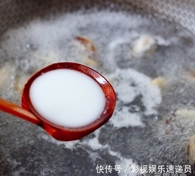 传统|#钟于经典传统味#上汤豆皮青口小白菜
