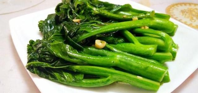  炒青菜|不管啥青菜，炒时牢记这3点，青菜翠绿不发黄，口感更鲜嫩