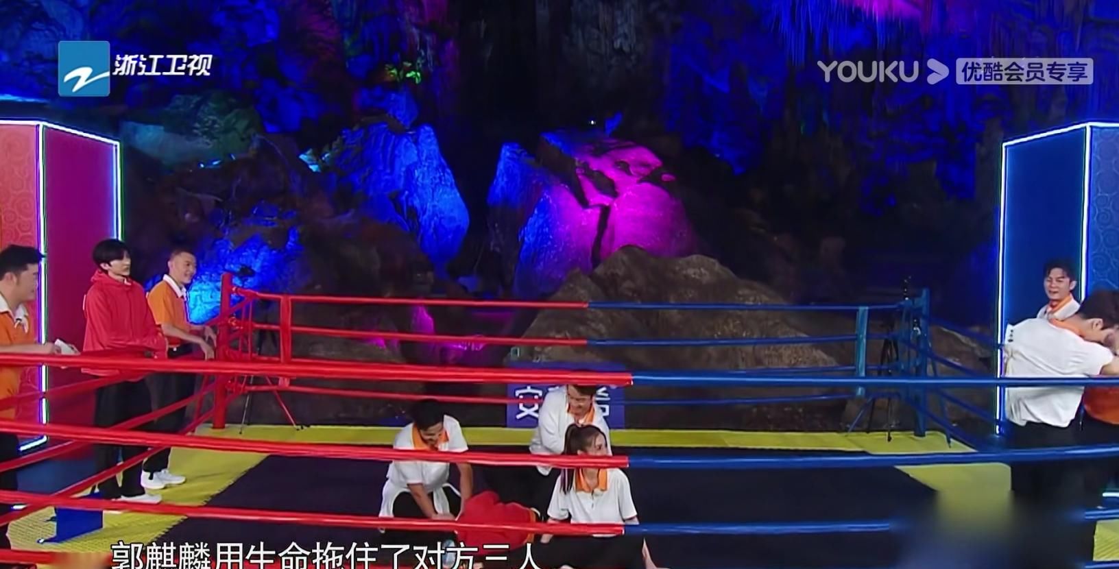  名牌|郭麒麟鞋袜被脱，撕名牌被拖着走，《奔跑吧》最惨男嘉宾？