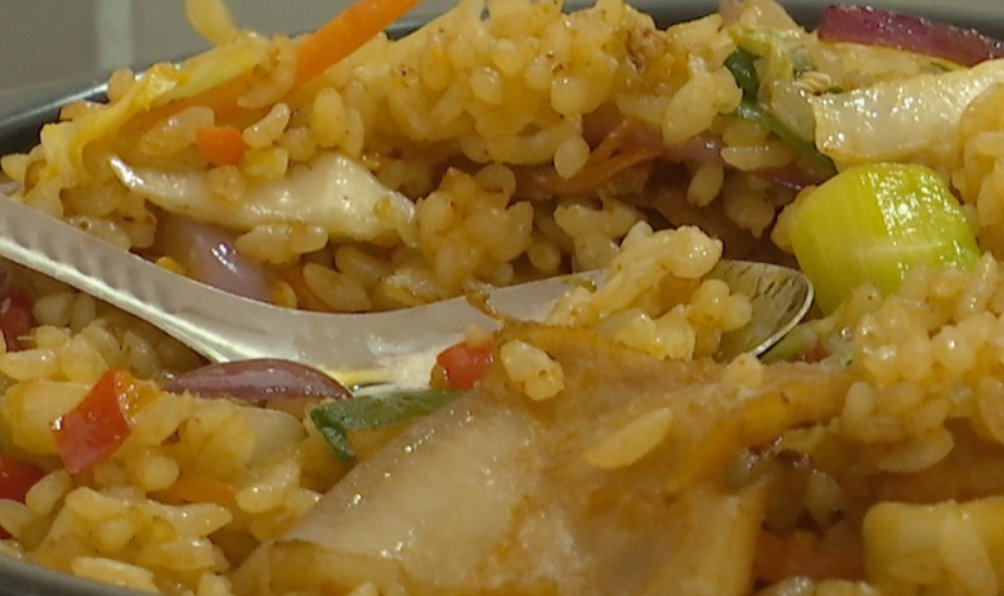 老板|是肉臭还是人嘴臭男子在饭店吃到臭猪肉,却反被老板大骂