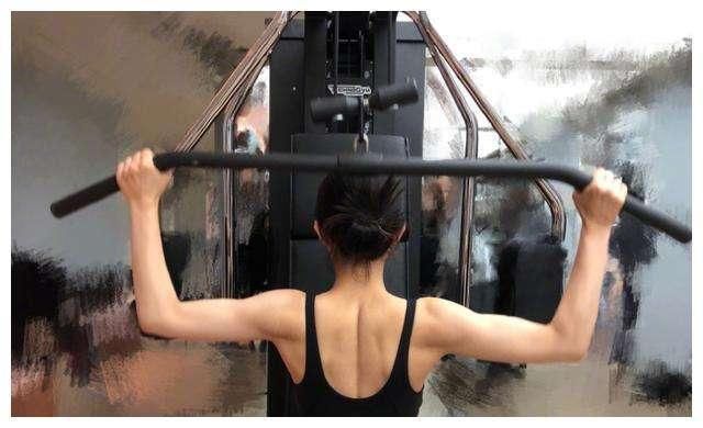  中餐厅4|赵丽颖在中餐厅中的路透穿搭，简直堪称小个子女生穿搭教科书