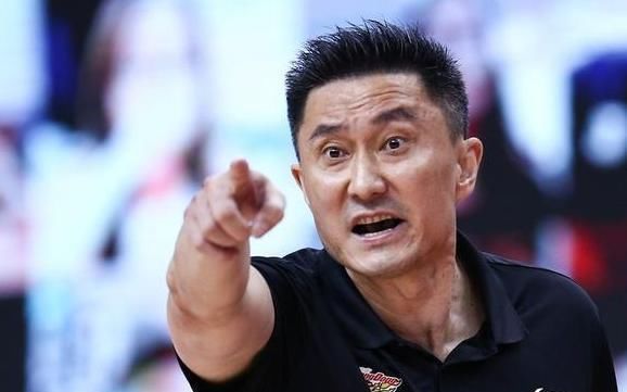 首钢|秦晓雯引援迅速，但教练组却很难服众，三人或将替代解立彬