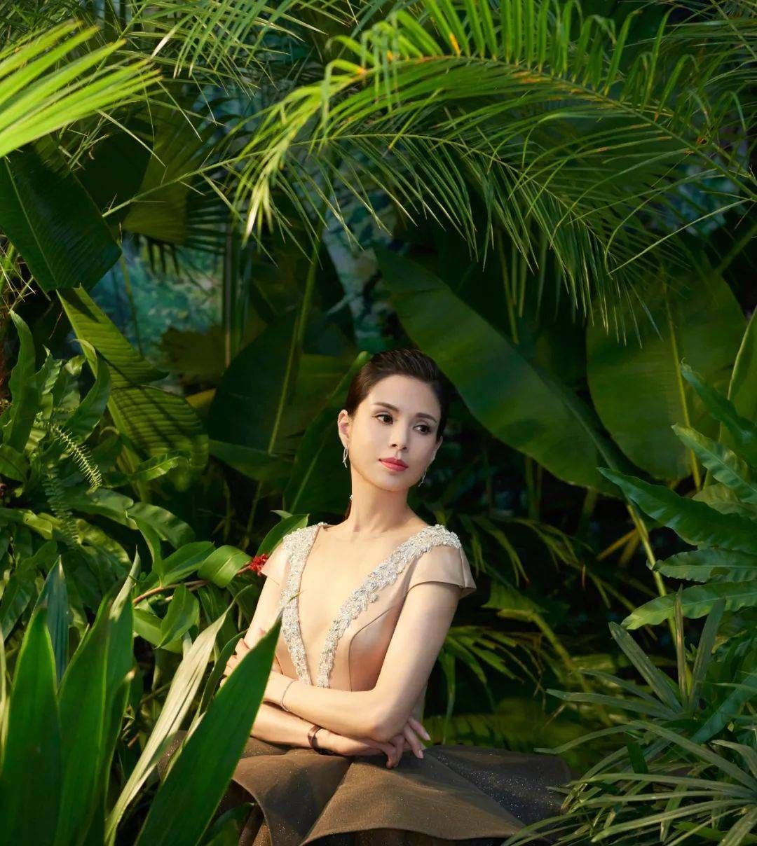  高光|福布斯中国专访李若彤：美不设限，女人的高光时刻不该被年龄定义