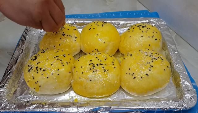  面包|面包这样做才好吃，加4个鸡蛋，蓬松暄软又香甜，学会能开店了