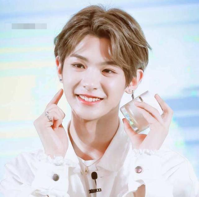  节目|谢娜称黄明昊为“男版杨丞琳”，看到两人同框：确定不是姐弟？