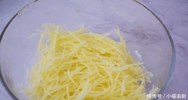 节省时间|节省时间的土豆饼做法,不加1滴水,香软酥脆超好吃