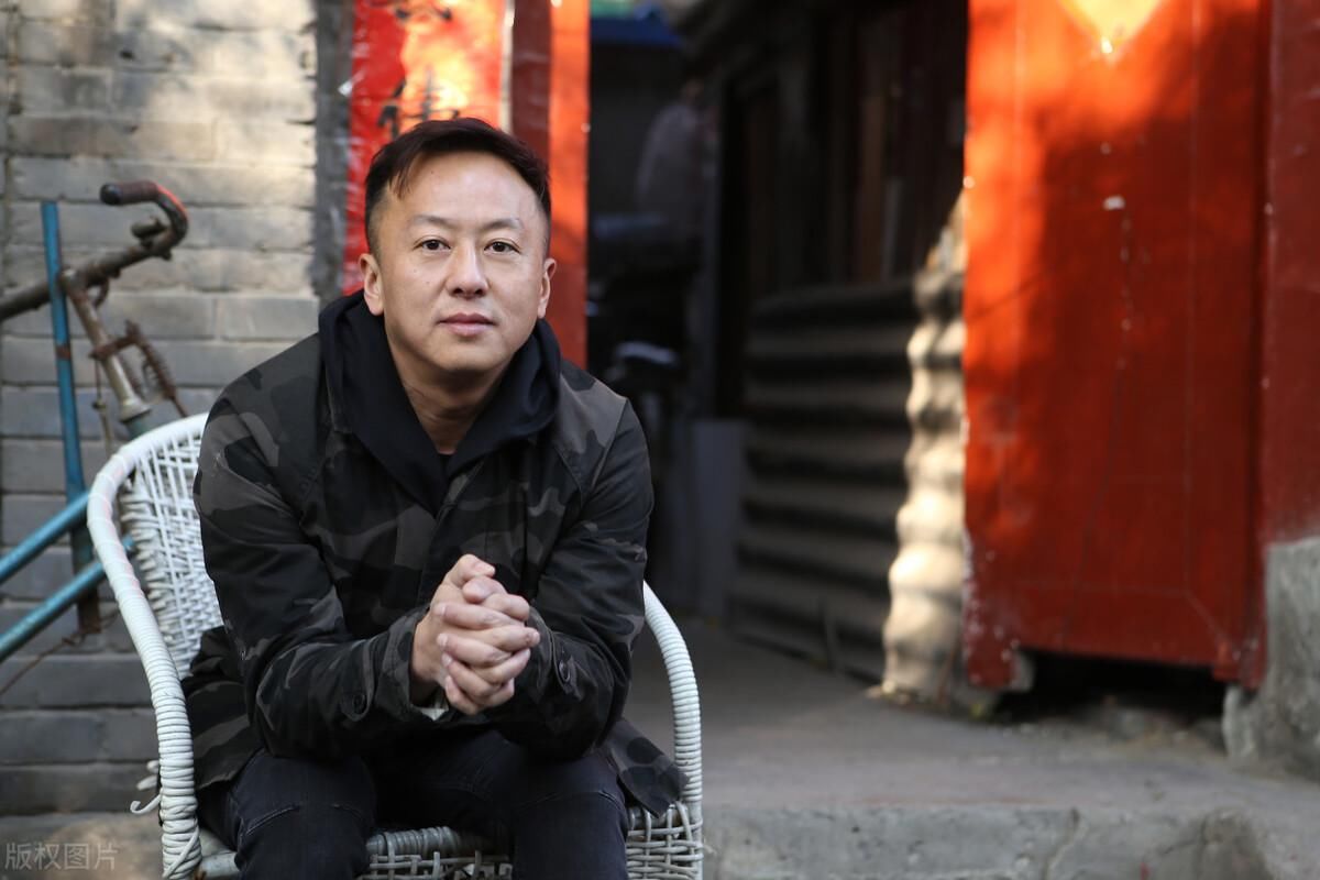 40岁中年人容易得什么癌症(40岁是一道坎，提醒中年人：出现4种表现，或许是发生了癌症)