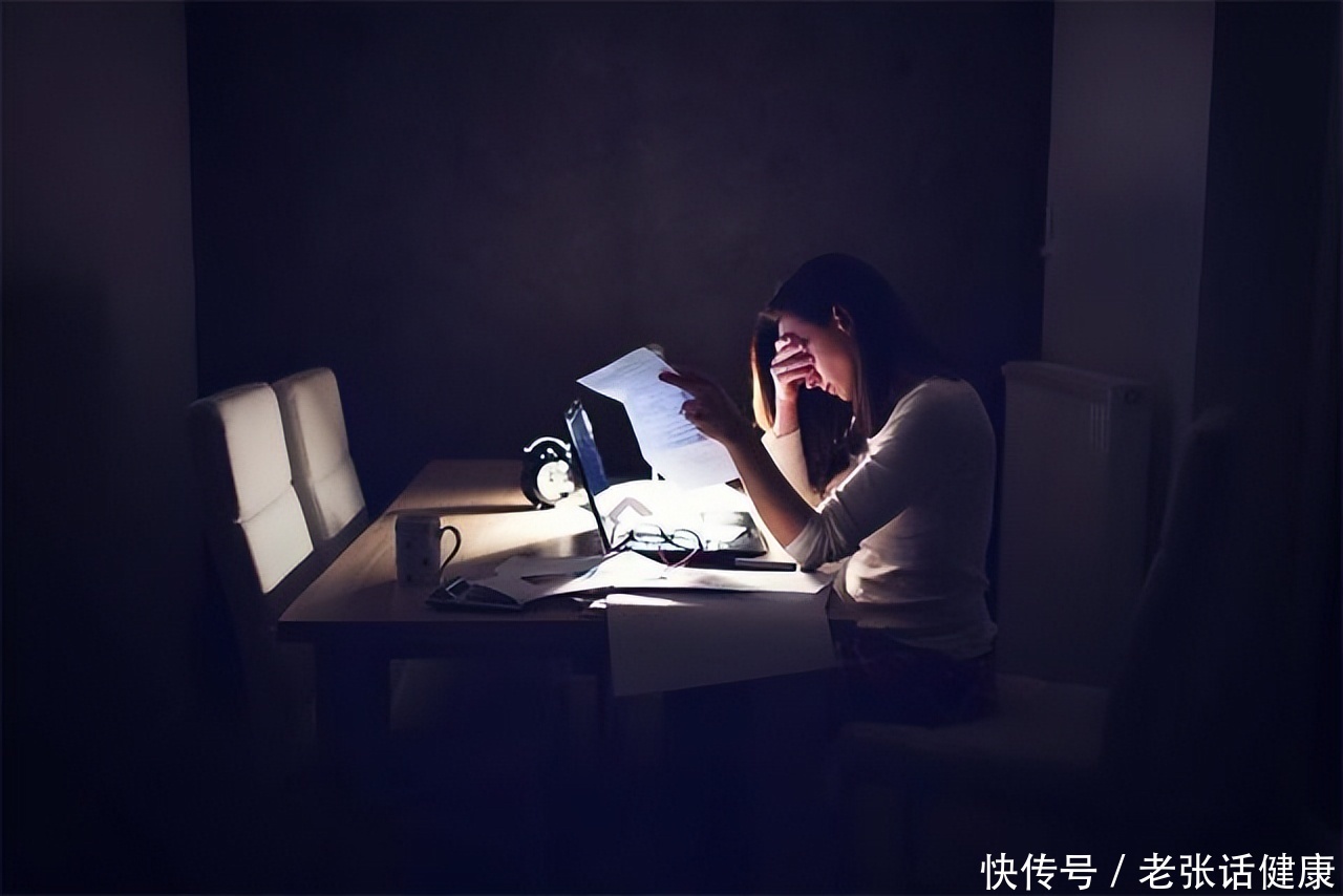 身体出现10个信号说明你该休息了(四个表现告诉你：身体已经到了极限，是时候停下来，好好休息了)