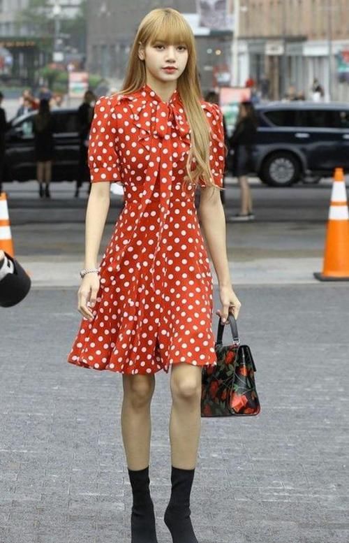 夏日|波点连衣裙来袭,get浓浓的复古风情,拯救你的夏日时尚