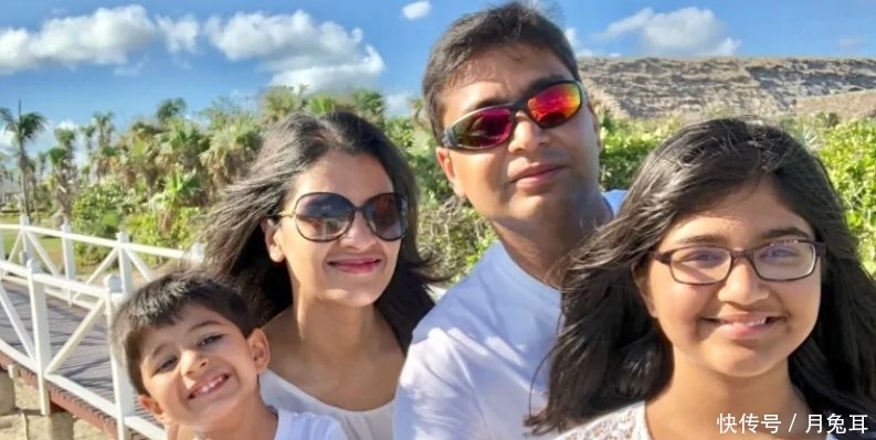 空姐|72岁老太向空姐要呕吐袋,结果被赶下飞机,见到儿子后号啕大哭…